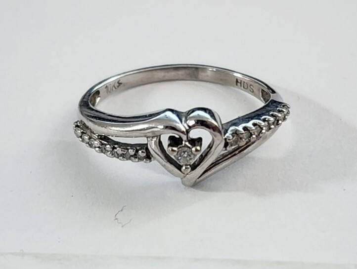 10k White Gold .08 Diamond Heart Ring Size 5 w/ HELZBERG COA
