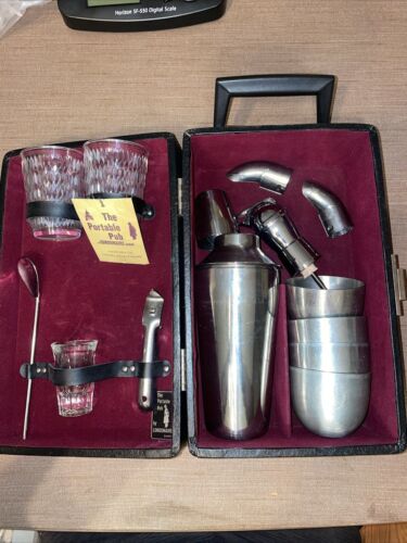 The Portable Pub Bar Set 17 Peice W/ 4 Kirk Steiff Pewter Cups W/ Key Ready Set - Picture 2 of 11
