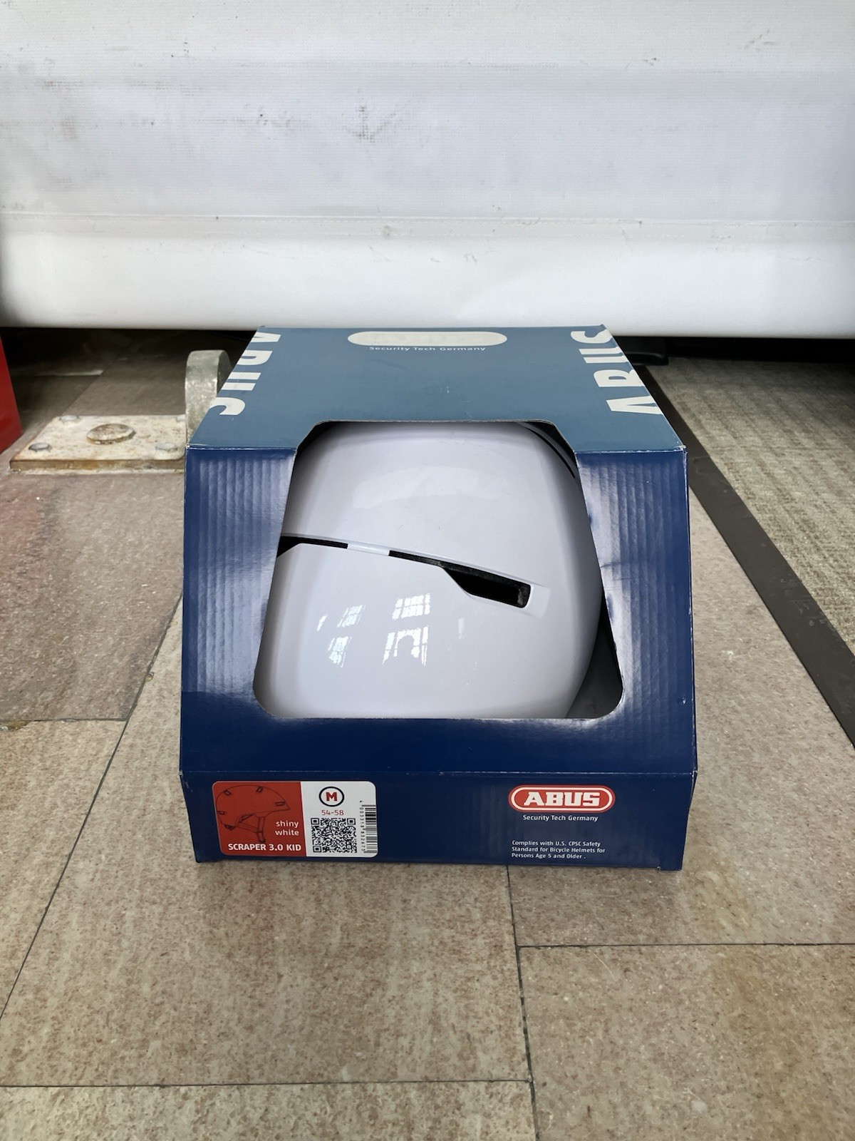 ABUS Scraper 3.0 Shiny White Bike Helmet Medium 54-58 NEW