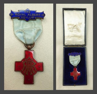 ROYAL ALBERT ASYLUM LANCASTER Lancashire 1902 Nursing ENAMEL MEDAL Fattorini