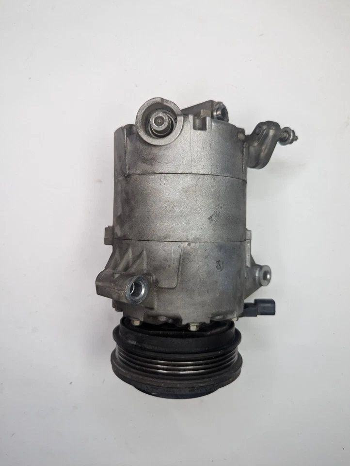 Compresor de aire acondicionado Ford Focus 2014-2018 OEM Foto 2 de 4