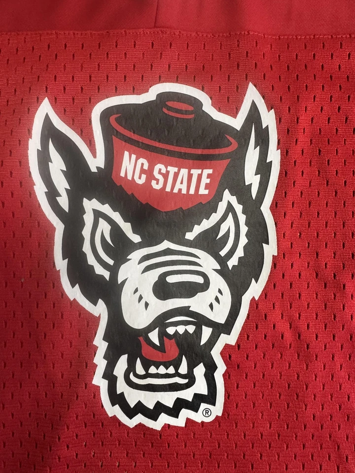 Camiseta NC State Wolfpack Juvenil Mediana Roja NCAA Fútbol Coliseo Malla Camisa Foto 3 de 4