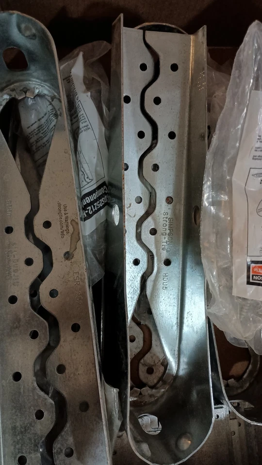 Corbata fuerte Simpson HDU5-SDS2.5 sujeción predefinida 13-3/16 pulgadas galvanizada Foto 2 de 3