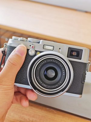 Fujifilm X100 12.3MP APS-C CMOS EXR Commpact Camera with 23mm