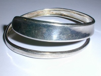 ROBERT LEE MORRIS- MODERNIST LARGE STERLING SILVER BYPASS BANGLE- 8''!
