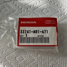 NOS Honda Rear Reflector 97-03 GL1500 98-03 VT750 02-07 VTX1800 33741-MR1-671