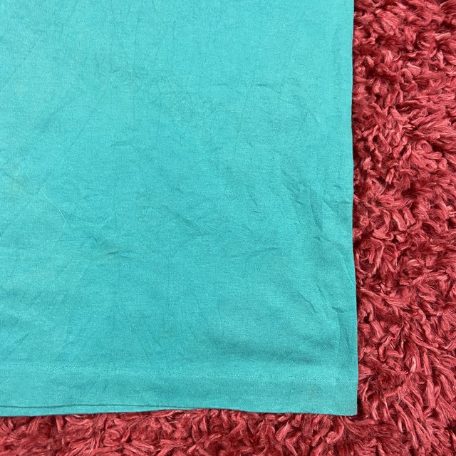 Vintage 80s Eveready Batteries Energizer Bunny They Keep Going Promo T