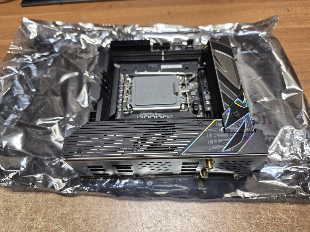 ASUS ROG Strix Z790-I Gaming Wi-Fi LGA 1700 Intel Z790 DDR5 Mini