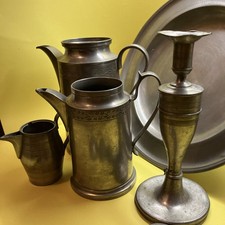Sch&ouml;nes Konvolut Zinn, Biedermeier, 3 Kannen, 1 Kerzenhalter, 1 Teller, Gepunzt
