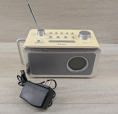 TEAC R-2 Premium Edition AM/FM Portable Clock Radio Retro Cream Tested Working