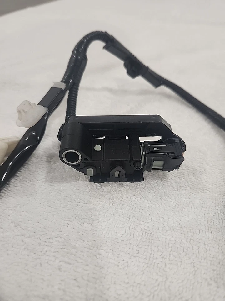 Hebilla de cinturón de seguridad delantero izquierdo Toyota Sienna 2011-2014 OEM 73240-08040-B0 Foto 4 de 4