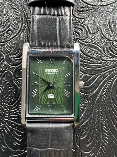 GREEN WITH SILVER CASE  Vintage Seiko Slim Quartz Men's Wrist Watch