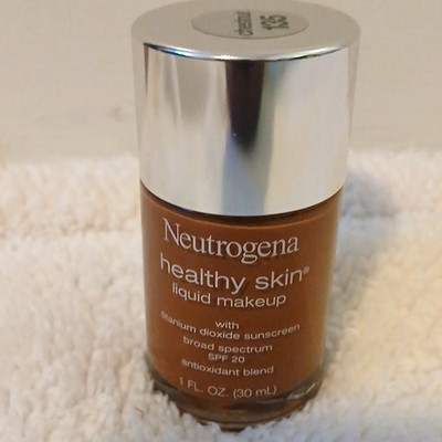 Neutrogena Healthy Skin Liquid Foundation Chestnut 135 Medium Natural SPF20 1oz