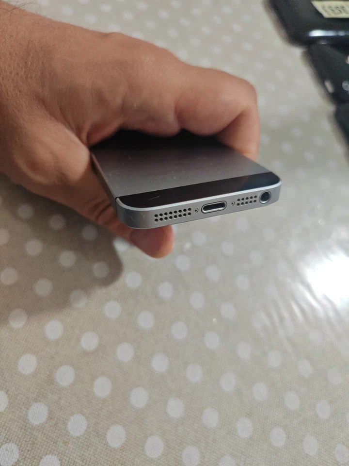 Apple iPhone SE A1723 Grigio Siderale Space Gray 3537 - Immagine 3 di 4