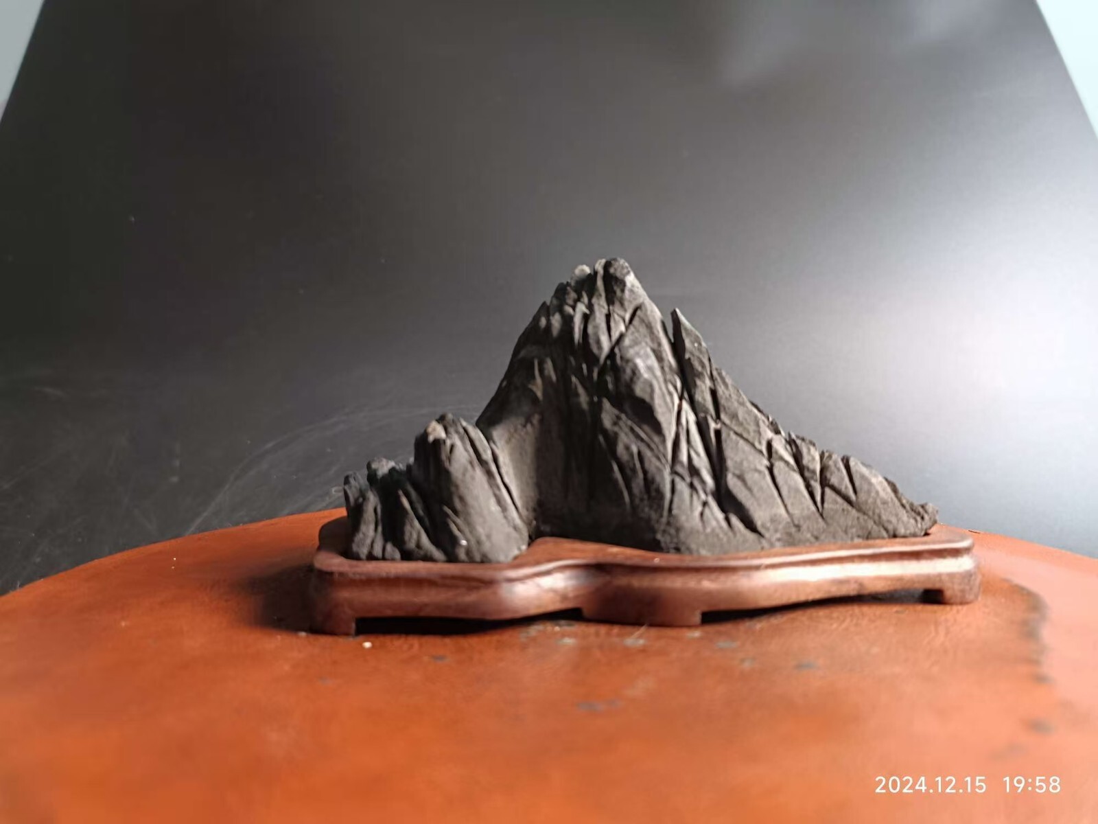 China Piedra natural Piedras de montaña Bonsai Suiseki youlan piedra de orquídea 121901 tt