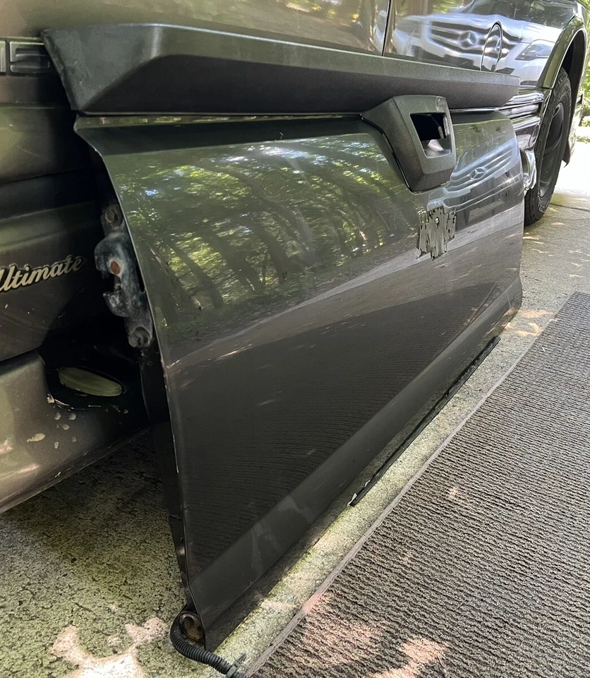 TAMPA TRASEIRA DO PORTA-MALAS CHEVY AVALANCHE 07 08 09 10 11 12 13 - Imagem 2 de 4