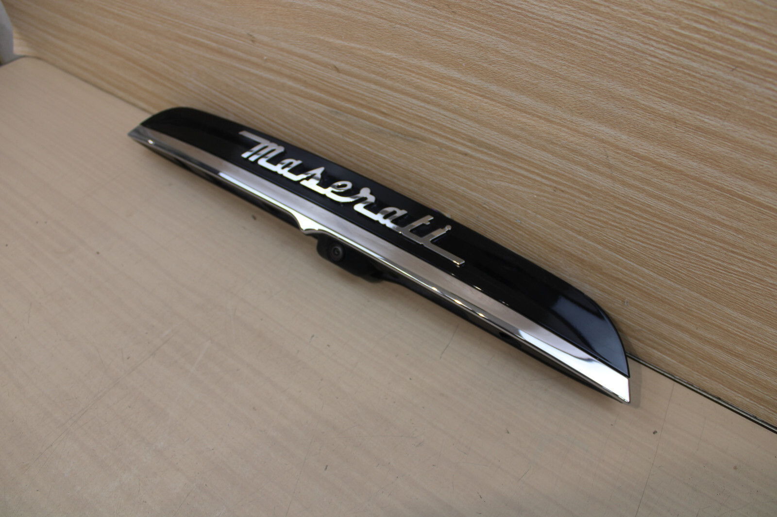 14-22 MASERATI GHIBLI DECKLID TRUNK LID MOLDING + CAMERA EXCELLENT BLACK OEM