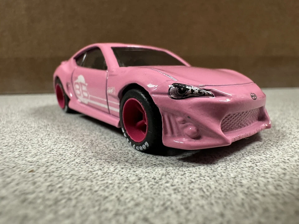 SUELTO 2021 HOT WHEELS 1:64 ROSA '12 SCION FR-S RUEDA INTERCAMBIO en neumáticos de goma Foto 4 de 4