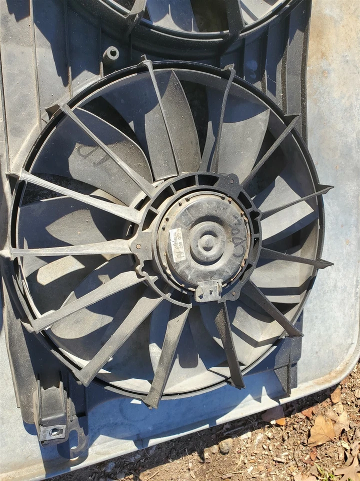 Conjunto de ventilador de motor de radiador Cadillac Deville 1999-2005 25714828 usado OEM Foto 2 de 4