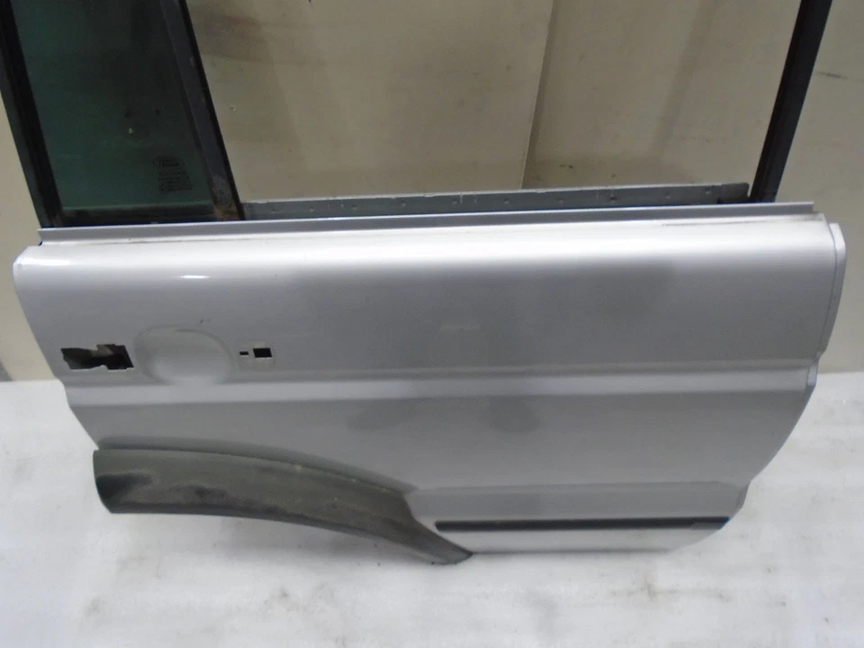 1999-2004 Land Rover Discovery Rear Right Side Door Shell Silver OEM IM702093 - Изображение 2 из 4