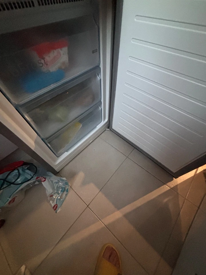 frigorifero color argento grande Bosch del 2021 usato poco.  - Immagine 2 di 4