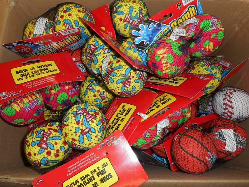 LOT OF 65 PACKS OF 2 WATER BOMBS WATER BALLS ASSORTED DESIGNS 130 TOTAL