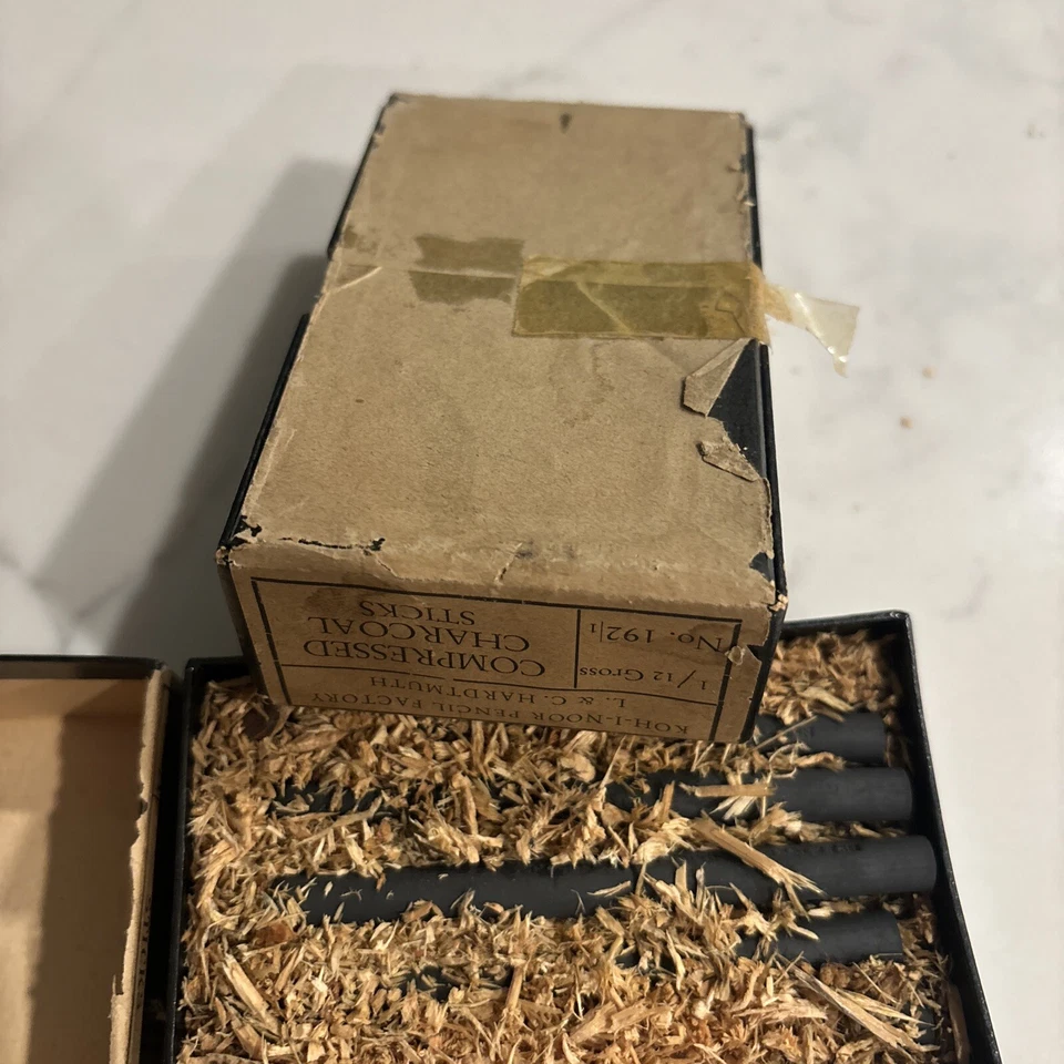 VERY RARE KOH-I-NOOR COMPRESSED CHARCOAL SKETCHING ASSORTMENT 192/1 - Image 4 of 4