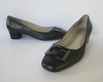 easy spirit low heel pumps