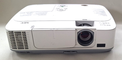 Beamer NEC M260X LCD Projector Videoprojektor HDTV HDMI Full HD XGA 2600 Lumen