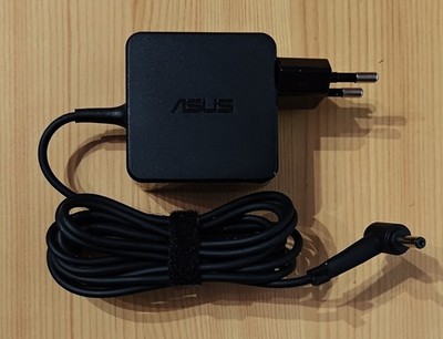Asus Netzteil Modell EXA1206EH  Input (AC): 100-240V, 1A; Output(DC): 19V, 1,75A