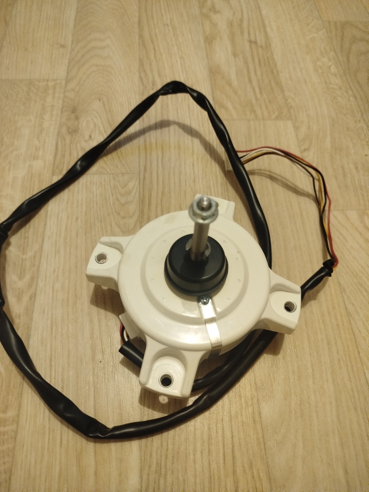 Moteur ventil AOYG07-14KGCA Thermor 897563 pièce de rechange climatisation