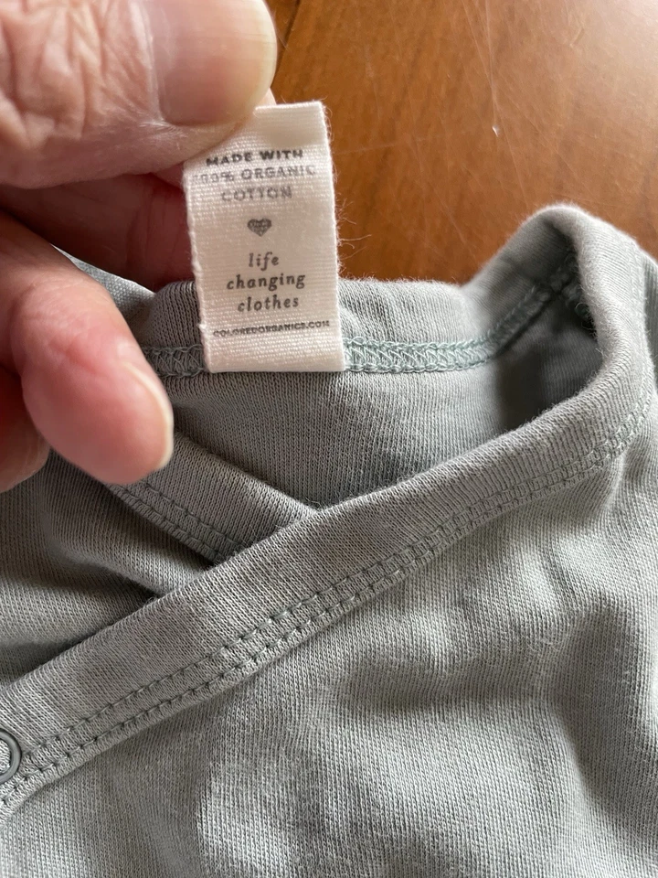 Top e pantaloncini a scatto a maniche corte in cotone biologico verde usato in ottime condizioni - 0-3Mos - Immagine 4 di 4