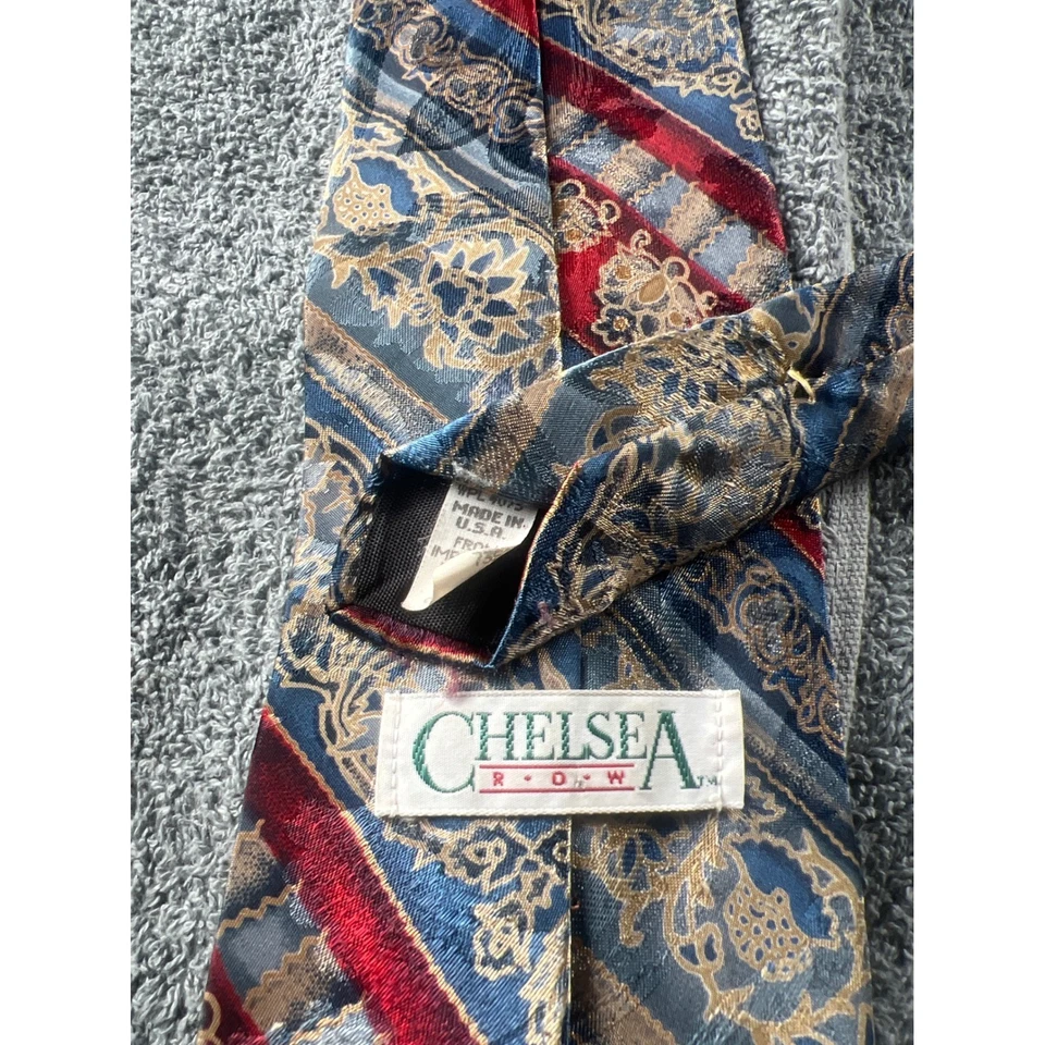 Corbata Chelsea Mezcla Seda Rojo Azul Patrón Paisley Hecha en EE. UU. Foto 2 de 4