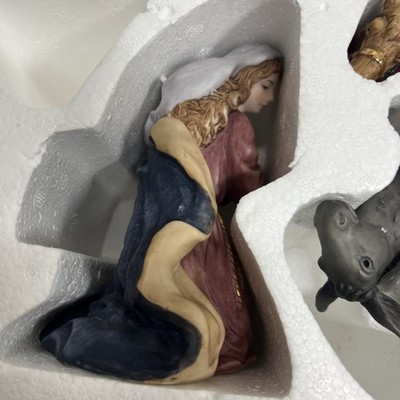 KIRKLAND - 13 Piece Porcelain Hand Painted NATIVITY SET w/ Gold