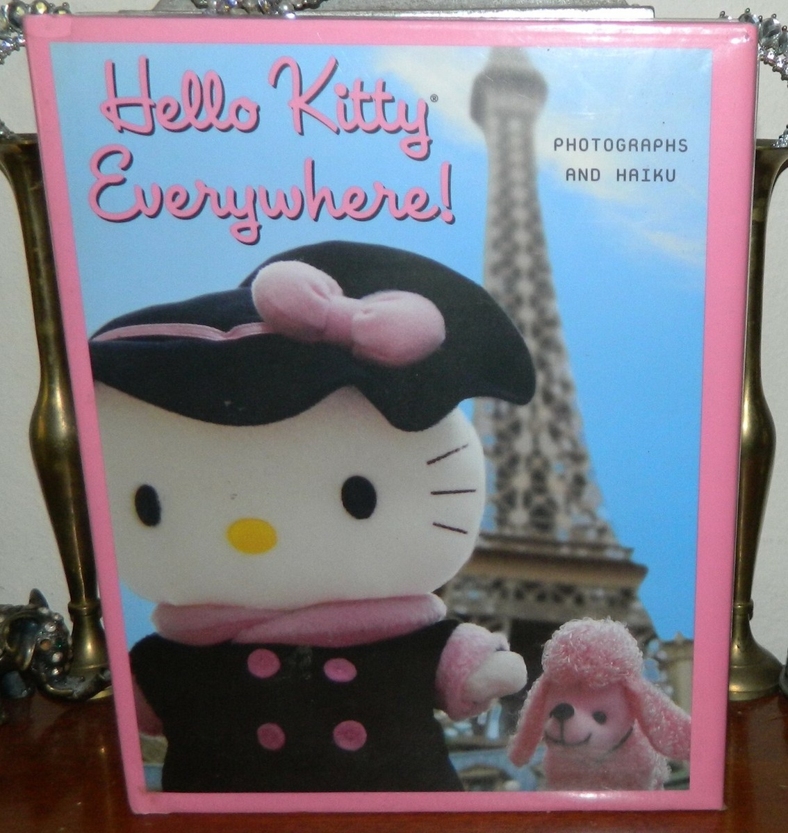 Hello Kitty Everywhere! 写真集 本 ハローキティ Hello Kitty Everywhere. Photographs and Haiku text by Kate T