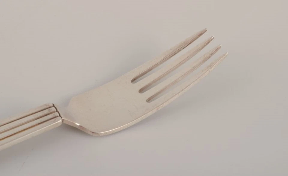 Tenedor de cena Georg Jensen Bernadotte en plata de ley Foto 4 de 4