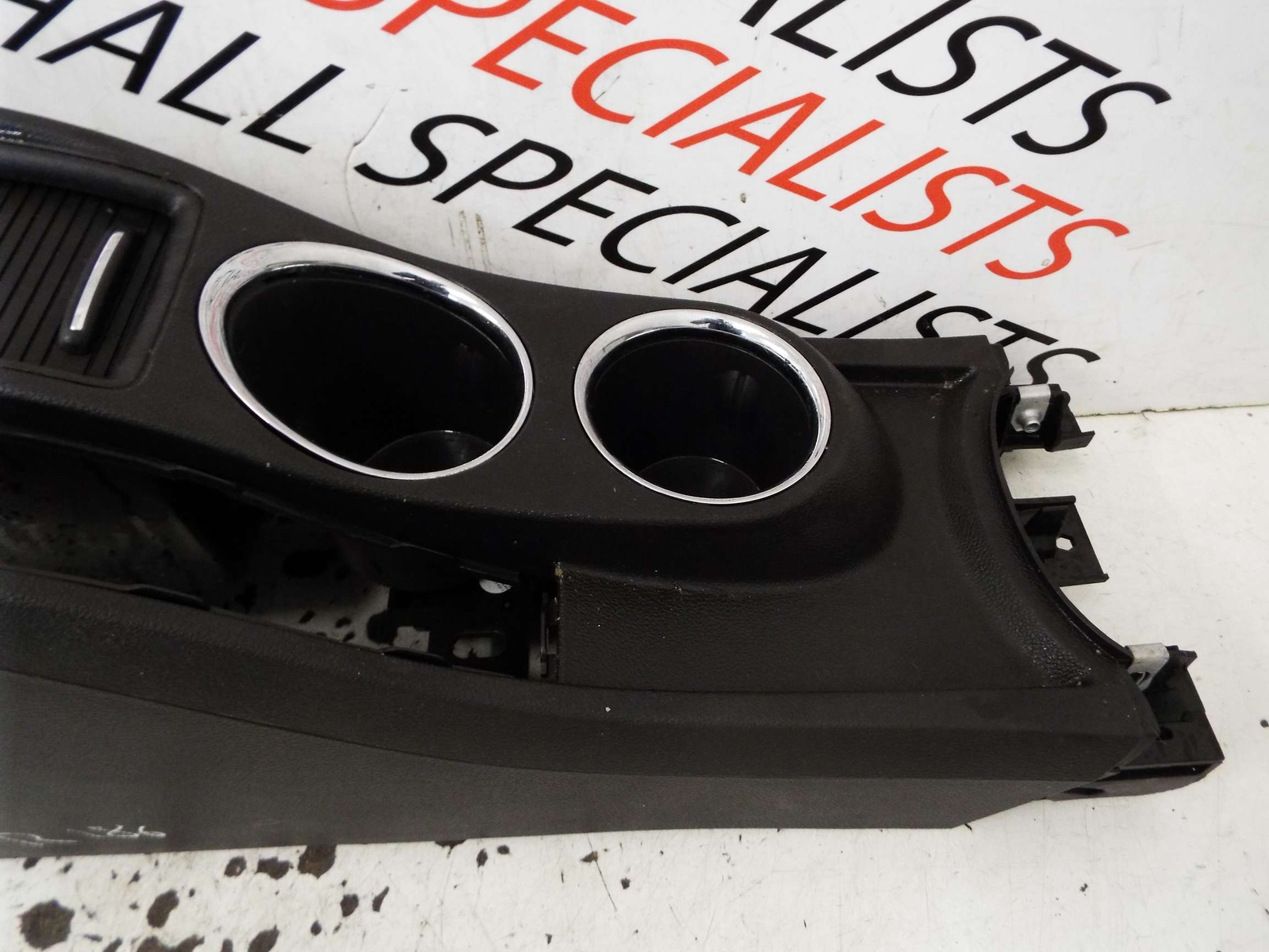 VAUXHALL ZAFIRA TOURER 12ON ARM REST +CUP HOLDERS+LIGHTER SOCKET