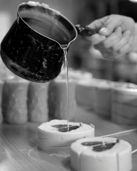 6 x BEEHIVE BEESWAX CANDLES HANDMADE CHURCH TABLE PILLAR ALTAR HOME DECOR - Image 3 of 3