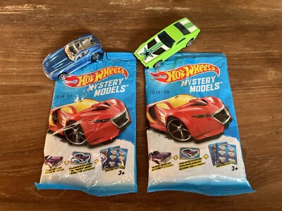 Hot Wheels 1:64 2x Mystery Models -geöffnet- Chrysler Firepower Concept 