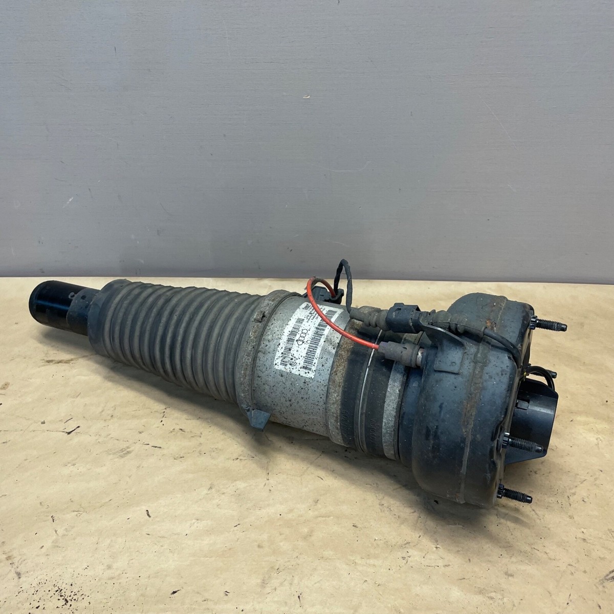 15 16 17 Audi A8 Right Front Air Suspension Strut Part # 4h0