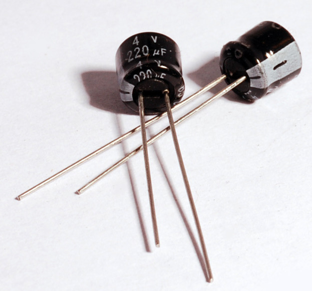 Ricambi Per Fotocamera Minolta Condensatori Di Ricambio Per Fotocamera Minolta X-700 E X-370 - Set Da 3, Tipo Elettrolitico O Tantalio C9 C10