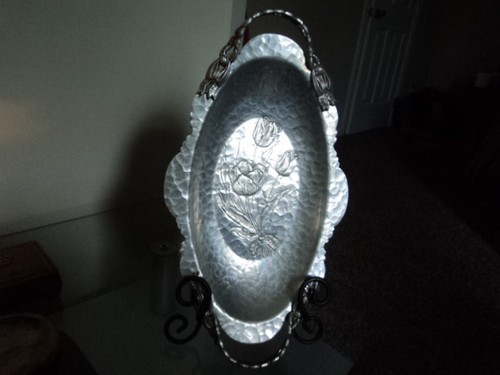 Vintage Hand Wrought Creations By Rodney Kent Aluminum Serving Dish # 404 Tulips - Picture 2 of 9