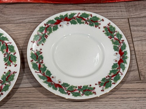 Vintage Sango Christmas Holly #8415 - Tea/Coffee Cups and Saucers - Set of 2 - Picture 13 of 15