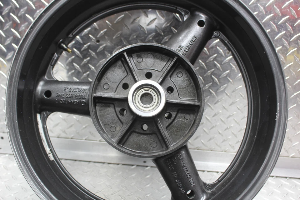 1997 SUZUKI BANDIT 1200 GSF1200S REAR WHEEL RIM 54100-27811-35W - Image 2 of 4