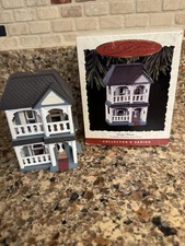 Hallmark Nostalgic Houses and Shops - #10 COZY HOME 1993 with box EUC