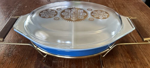 Vtg Pyrex Royal Blue Divided casserole dish Medallion Lid W/stand 1.5QT