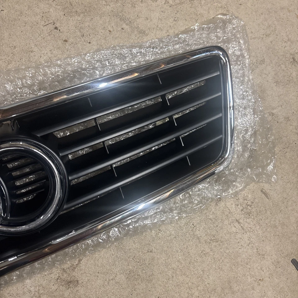 Rejilla central delantera AUDI A6 1999 MK2 C5 4B0853651A Foto 4 de 4