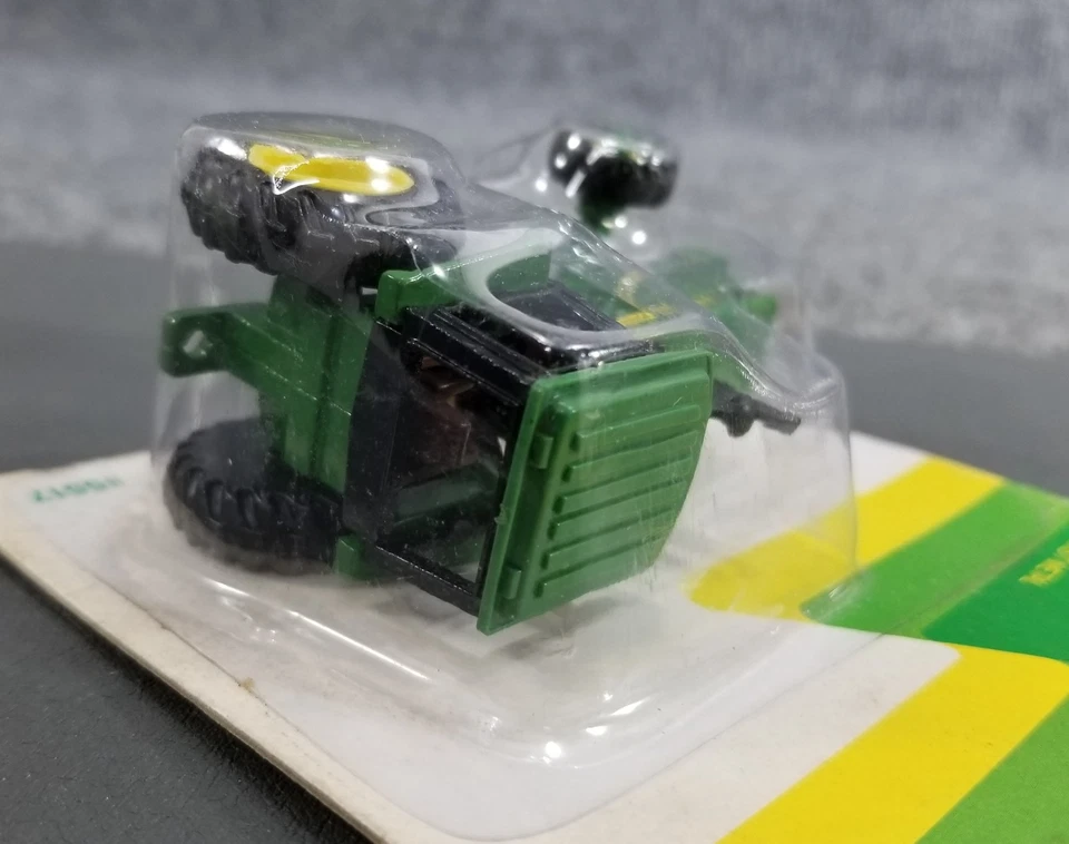 Ertl 1/64 John Deere Tractor Sound/Gard Body #5517 IOP GREEN - Image 4 of 4