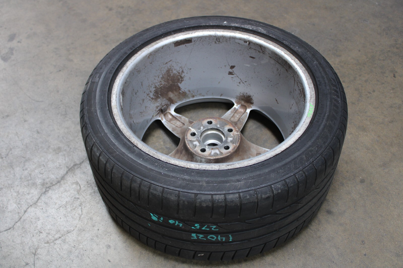 Ferrari 360, Rear Wheel, 5 Star, Chipped Paint, Used, P/N 164175