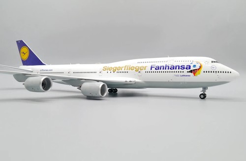 B747-8 LUFTHANSA REG: D-ABYI WITH STAND - JC WINGS EW2748004 1/200 - PRE ORDER - Picture 11 of 14